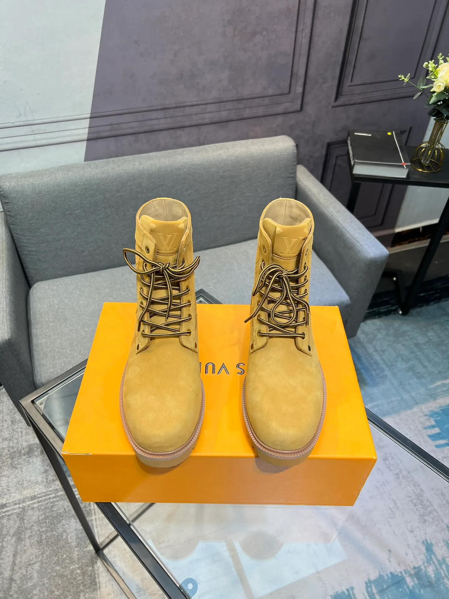 Men's shoes 💰920 L Home - the latest LV men's business casual boots, luxury and nobility are a must. They are all made of imported original first-layer cowhide, just to create a more comfortable wearing experience. ➕Top imported water-dyed full cow lining, original high wear-resistant outsole! 👏👏 Size: Male 39-44; (38 45 46 customized)